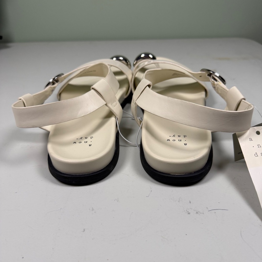 A New Day Womens Off White Silver Toe Ring Slingback Sandals Size 11 - Picture 4 of 7